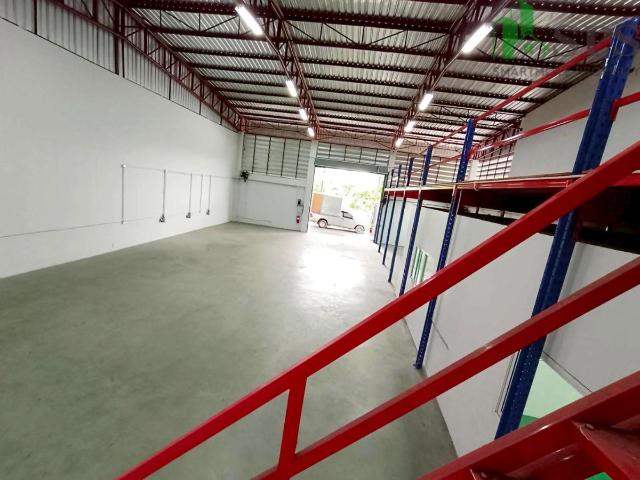 ให้เช่าโกดัง คลังสินค้า ติดถนนใหญ่เลียบมอเตอร์เวย์ ลาดกระบัง SPSEVE1427