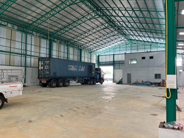 ให้เช่าโกดัง พื้นที่ใช้สอย 1,000 ตรม. ที่ดิน1ไร่ พร้อมออฟฟิศและห้องพักคนงาน ทำเลพระรามสอง บางโทรัด สมุทรสาคร รถใหญ่เข้าออกสะดวก