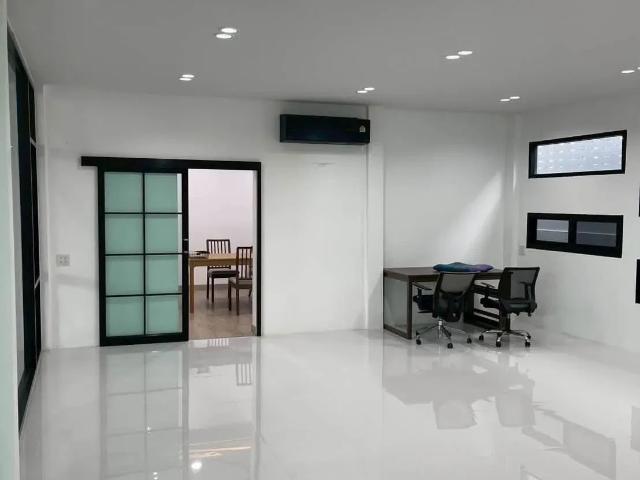 ให้เช่า โกดัง 1107 ตรม ตลิ่งชัน ตลิ่งชัน กรุงเทพมหานคร