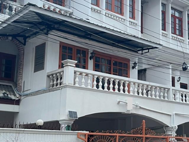 ให้เช่า โฮมออฟฟิศ / ทาวน์เฮาส์ Home Office / Townhouse Line: @condo24 มี@ด้วย