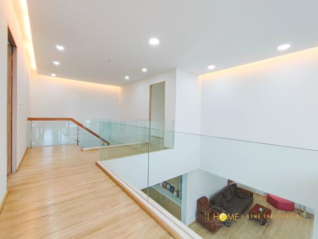 ให้เช่า Luxury Pool Villa 3 ชั้น พร้อมสระว่ายน้ำส่วนตัว สไตล์ Modern #A1 V0018