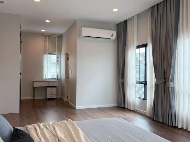ให้เช่า Setthasiri Serithai 4 ห้องนอน 4 ห้องน้ำ เฟอร์นิเจอร์ และ เครื่องใช้ไฟฟ้าครบ