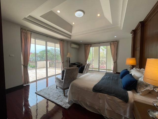 ให้เช่า Pool Villa หรู 4 ห้องนอน 6 ห้องน้ำ เดินทางสะดวก ใกล้โรงเรียนนานาชาติหลายแห่ง RW005891