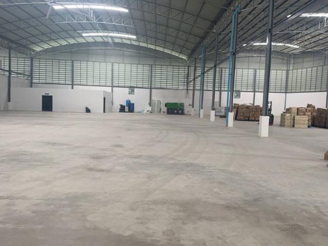 ให้เช่า โรงงานสร้างใหม่ พื้นที่ใช้สอย 2,000 ตรม. โครงสร้างแข็งแรง หลังคาสูง โปร่ง รถใหญ่เข้า–ออกสะดวก