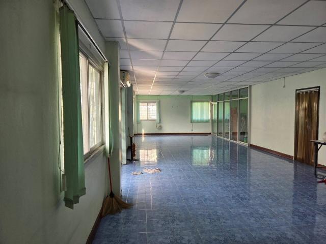 ให้ เช่า โรงงานพร้อมสำนักงาน 1,230 ตรม. ผังม่วงลาย แฟคทอรี่แลนด์ 1 พุทธมณฑลสาย 5 สภาพ 100% เทพื้นใหม่ รถ พ่วงเข้าได้