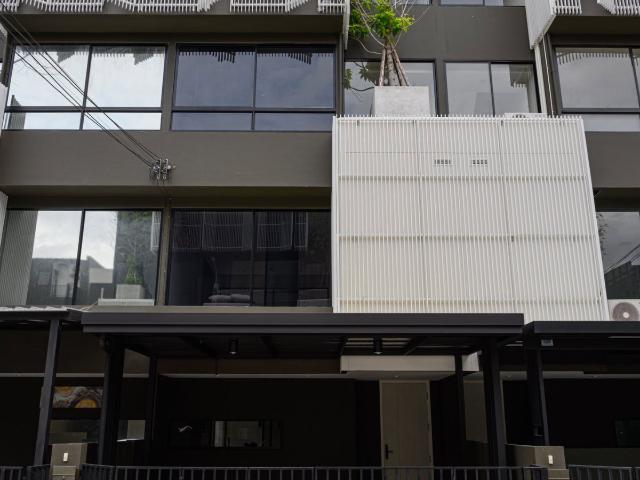 ให้เช่า Town House Nue Hybe SuksawatLineID: @Propvel มี@ ข้างหน้า