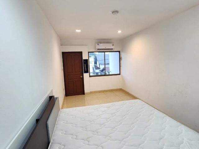 ให้เช่า Townhome 3 ชั้น ซอยสุขุมวิท 99 4 ห้องนอน 4 ห้องน้ำ บ้านหลังมุม พื้นที่กว้าง ใกล้รถไฟฟ้าเพียง 300 เมตร