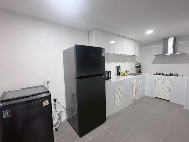 ให้เช่า Townhouse 3 ชั้น — รัชดานิเวศน์ แยก 4 บ้านสวย ฟีลอบอุ่น ทำเลใจกลางเมือง เข้า–ออกได้หลายเส้นทาง