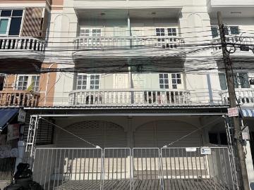 ให้เช่าทาวน์เฮาส์ 3 ชั้น หมู่บ้านไพโรจน์ บางนา 8 ห้องนอน 6 ห้องน้ำ