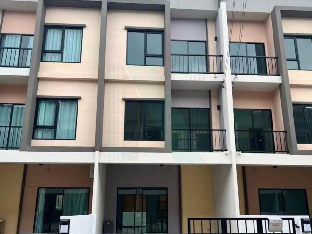 ให้เช่าทาวน์เฮาส์ 3 ชั้น คาซ่า ซิตี้ สุขุมวิท 4 ห้องนอน 3 ห้องน้ำ