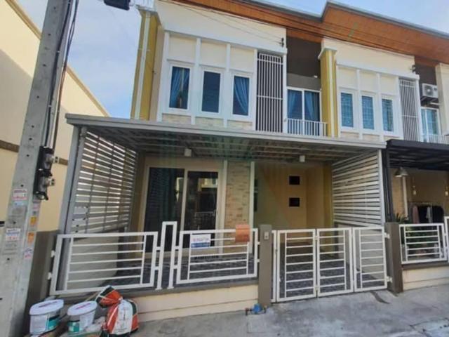 ให้เช่าทาวน์เฮาส์ 2 ชั้น โกลเด้น ทาวน์ ศรีนครินทร์ สุขุมวิท 4 ห้องนอน 2 ห้องน้ำ