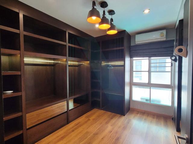 ให้เช่าทาวน์เฮาส์ 4 ชั้น บ้านกลางกรุง สาทร นราธิวาส 3 ห้องนอน 5 ห้องน้ำ