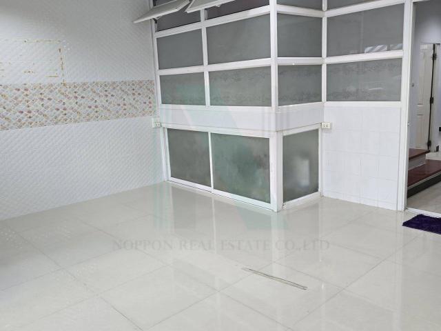 ให้เช่าทาวน์เฮาส์ 4 ชั้น บ้านกลางเมือง บริติช ทาวน์ ศรีนครินทร์ 3 ห้องนอน 4 ห้องน้ำ