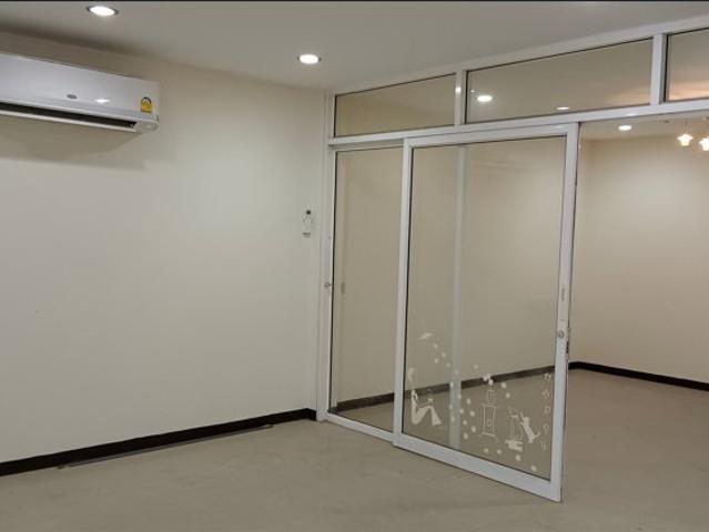 ให้เช่าทาวน์เฮ้าส์ Renovate ใหม่ ลาดพร้าว 47 แยก 9 5 2 ชั้น 26 ตร.ว. จอดรถ 2 คัน ใกล้ MRT