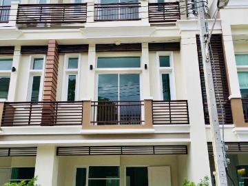 ให้เช่า ทาวน์โฮม 3 ชั้น Premium Place เอกมัย–รามอินทรา 2 | สไตล์โมเดิร์น พื้นที่ใช้สอยใหญ่ เดินทางสะดวก พร้อมเฟอร์นิเจอร์ครบ