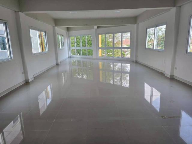 ให้เช่าอาคารพาณิชย์ 3 ชั้นครึ่ง ถนนสวนผัก ปากซอยทุ่งมังกร 13 ที่ดิน 81.6 ตรว. จอดรถได้ 9 คัน