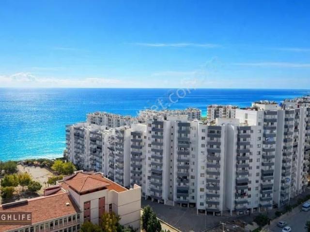 Hıghlıfe'tan 1+1 Deniz Manzaralı Daire Satılık