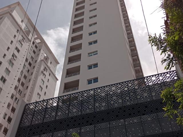 H. Irigoyen 2916 Piso 17 Dpto. A – Torre Hipólito – Cod.: 8334