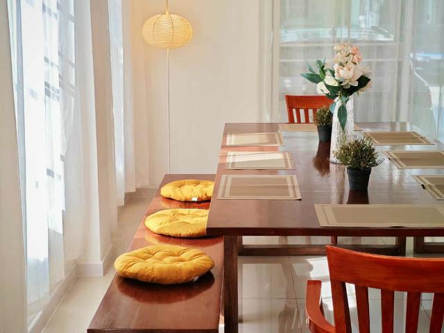 หลังมุมแปลงสวย 5 นอน ยินดีต้อนรับสัตว์เลี้ยง! ปล่อยเช่า Urban Sathorn ใกล้ BTS บางหว้า