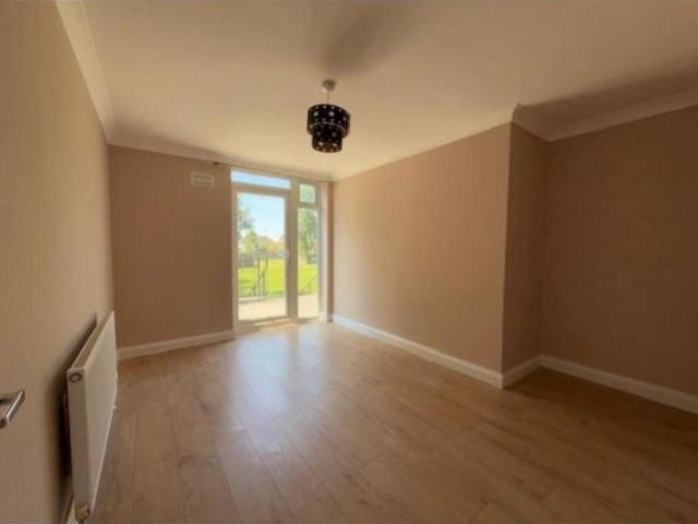 HA3 6AT 3 bed flat to rent £2,100 pcm £485 pw