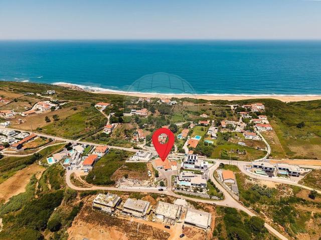 Há casas que impressionam pelas áreas. Outras pela localizaç. 170m² Famalicão
