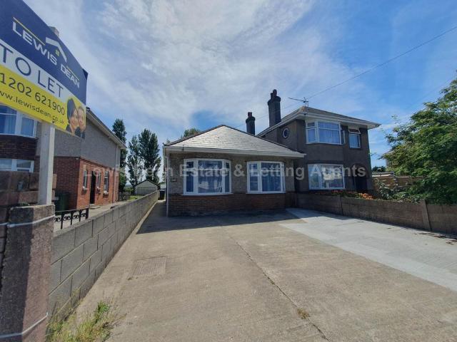 Seaside Detached Bungalow 2 bed detached bungalow to rent £1,495 pcm £345 pw