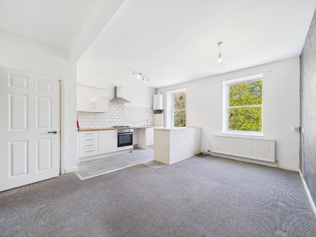 Ham House, Ham PL2 2 bed flat to rent £875 pcm £202 pw