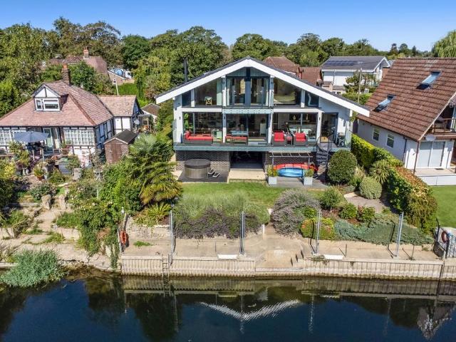 Ham Island Old Windsor SL4 3 bed detached house to rent £6,995 pcm £1,614 pw