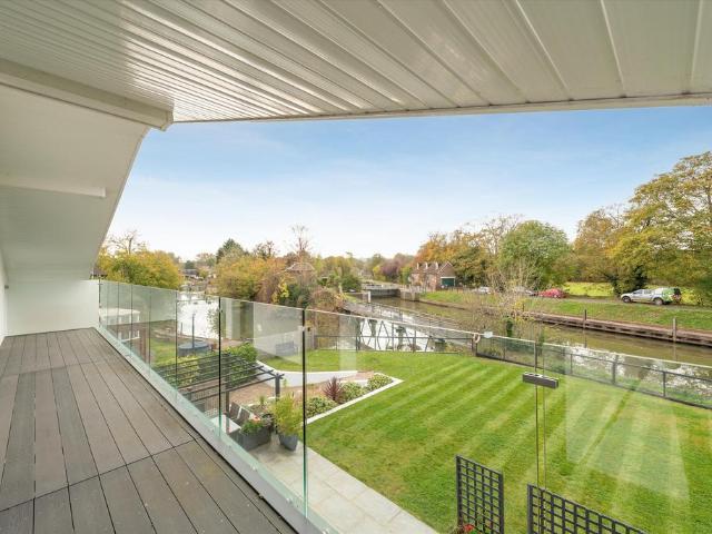 Ham Island, Old Windsor, Windsor. 4 bed townhouse to rent £7,500 pcm £1,731 pw