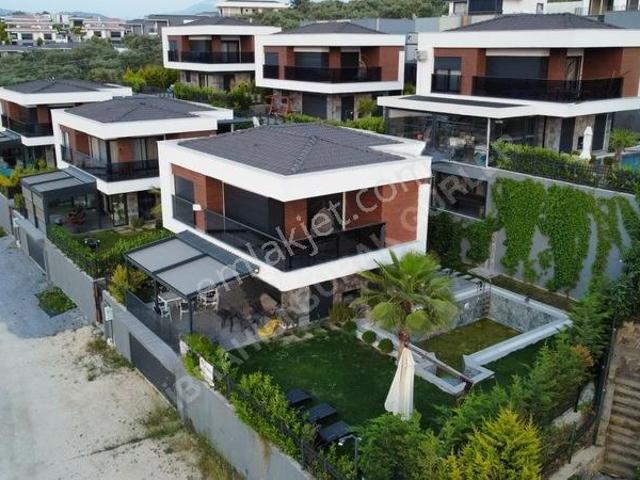 Hamam Saunalı, Bahçeli, Havuzlu, Manzaralı Müstakil Villa