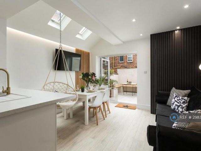 Hambleton Terrace, York, YO31 1 bed in a house share to rent £858 pcm £198 pw