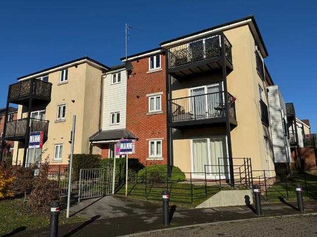 Hamble House, Southampton SO31, 2 bed flat to rent, £1,350 pcm | PrimeLocation