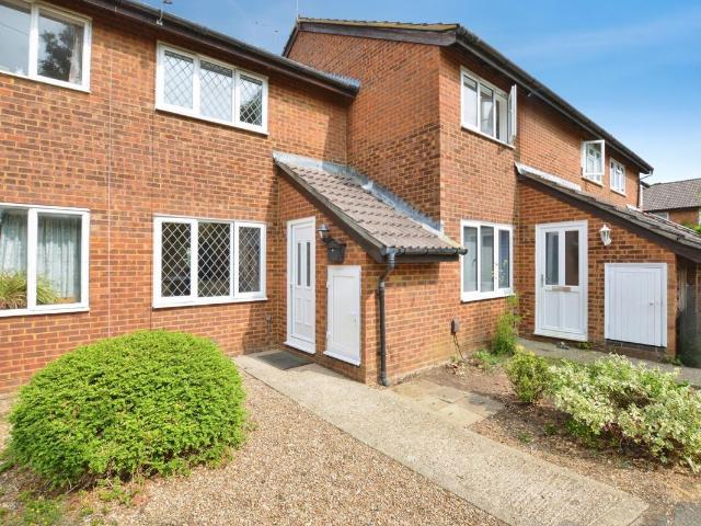 Hamble Walk, Woking, Surrey GU21, 2 bed terraced house to rent, £1,750 pcm | PrimeLocation