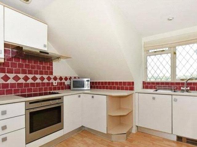 Hambleden, Henley on Thames. 1 bed flat to rent £1,450 pcm £335 pw