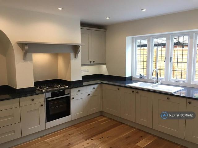 Hambleden Rise, Henley On Thames, RG9 3 bed end of terrace house to rent £3,200 pcm £738 pw