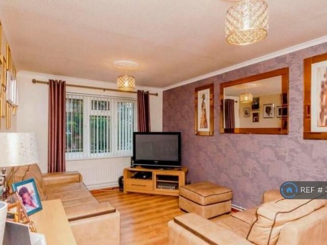 Hambledon Close, Wolverhampton, WV9 3 bed end of terrace house to rent £900 pcm £208 pw