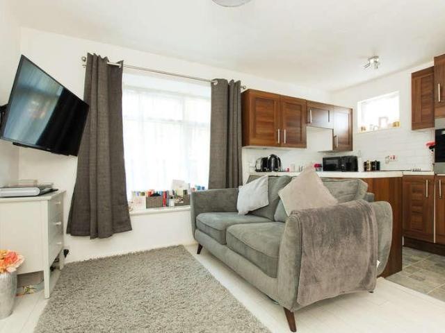 Hambledon Close, Uxbridge, UB8
