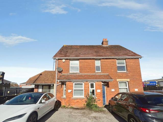 Hambridge Road, Newbury, Berkshire RG14, 2 bed flat to rent, £1,500 pcm | PrimeLocation
