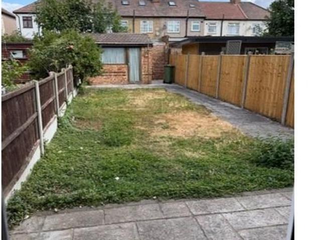 Hamden Crescent, Dagenham, RM10 3 bed terraced house to rent £2,300 pcm £531 pw
