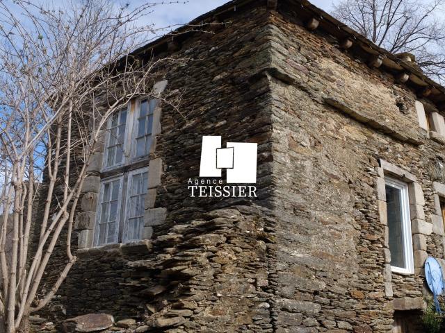 Hameau ancien avec vue panoramique 341m² Ponteils et Brésis