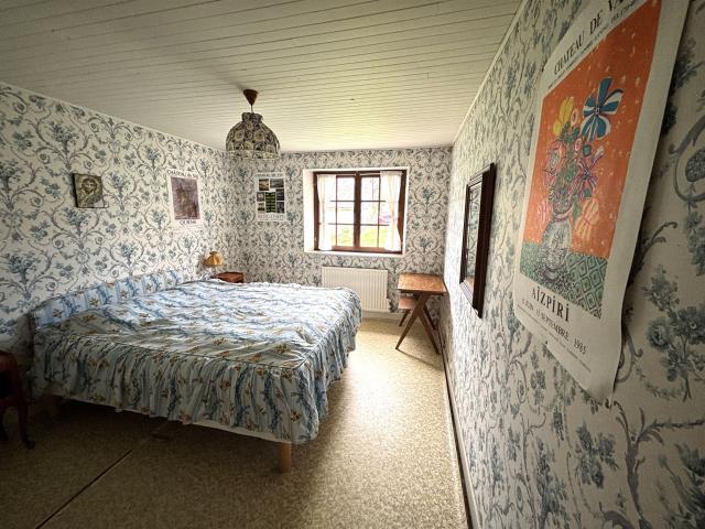 Hameau d' Egliseneuve d'Entraigues Jolie Maison 161m2 sur 22. 161m² Egliseneuve d'Entraigues