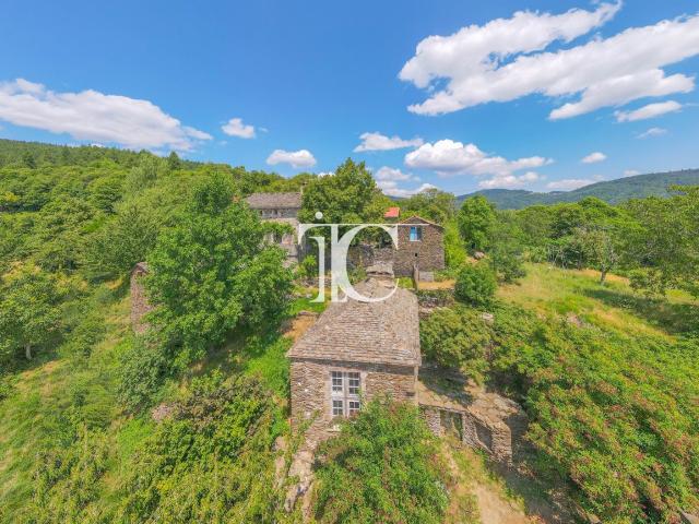 HAMEAU D'EXCEPTION SUR 1.5HA DE TERRAIN 341m² Les Vans