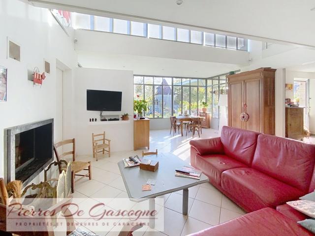 Hameau de charme avec maison rénovée, dépendances sur plus d. 140m² Fleurance