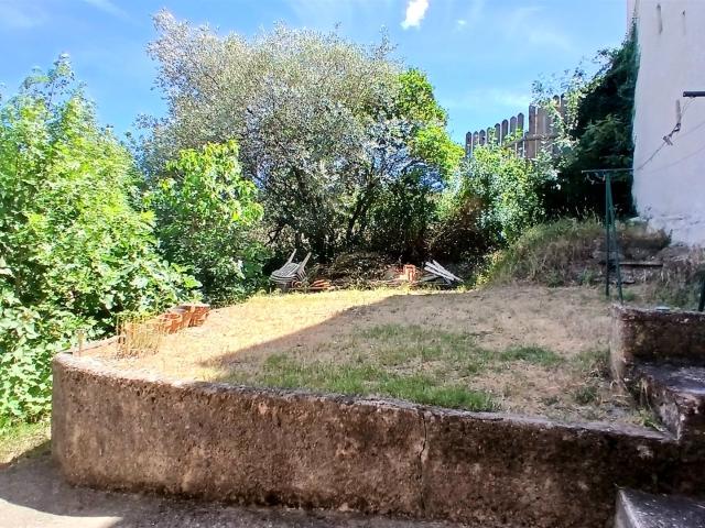 Hameau sans commerces, en plein cœur de la vallee de l'Orb. 137m² Roquebrun