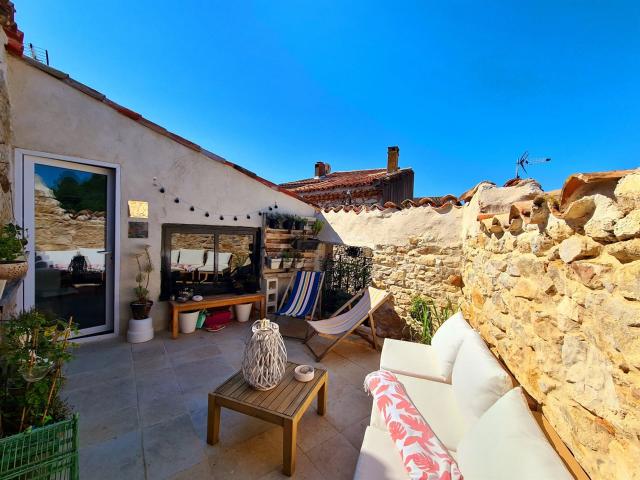 Hameau sans commerces, mais situe a seulement 2 minutes de S. 118m² Saint Chinian