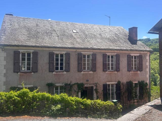 Hameau Privé en Sud Aveyron: Un Domaine, Mille Possibilités