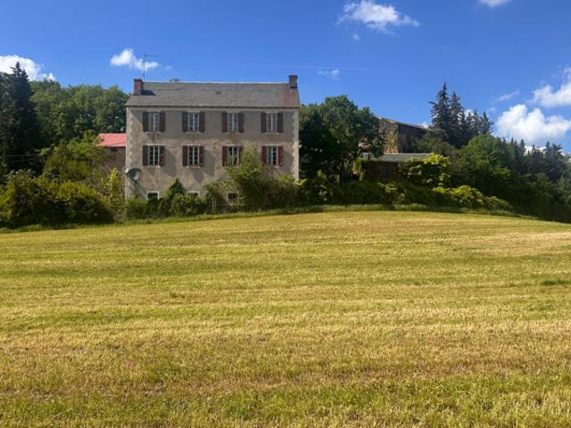 Hameau Privé en Sud Aveyron: Un Domaine, Mille Possibilités