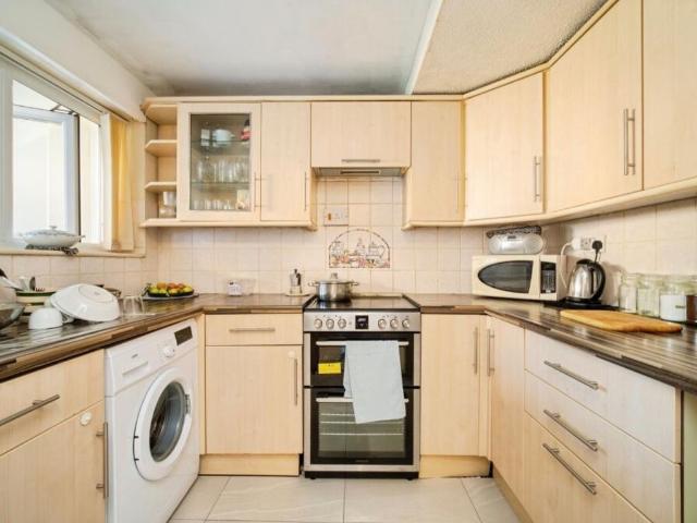 Hamelyn Road, Basingstoke RG21, 3 bed end terrace house to rent, £1,550 pcm | PrimeLocation