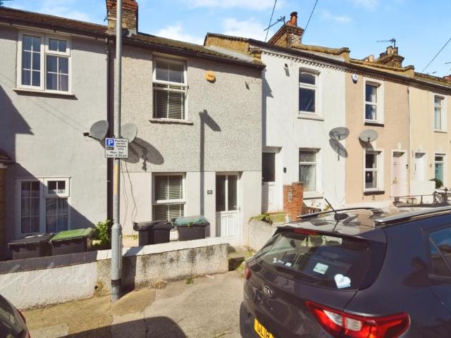 Hamerton Road Northfleet DA11 2 bed terraced house to rent £1,300 pcm £300 pw