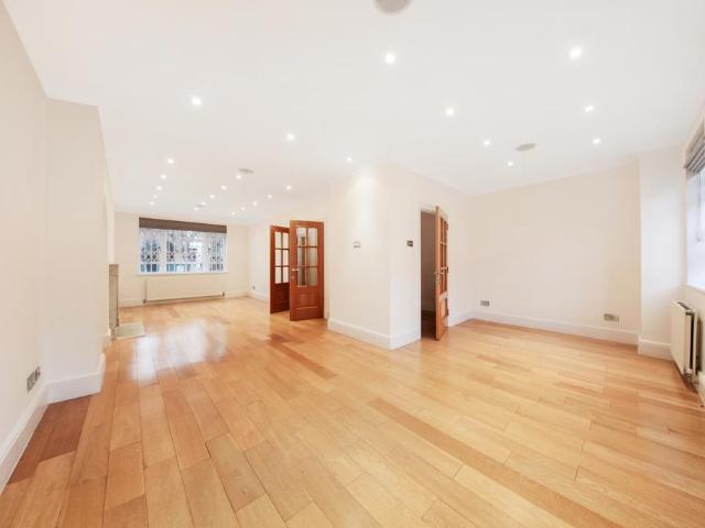 Hamilton Terrace, St John's Wood. 5 bed terraced house to rent £11,100 pcm £2,562 pw